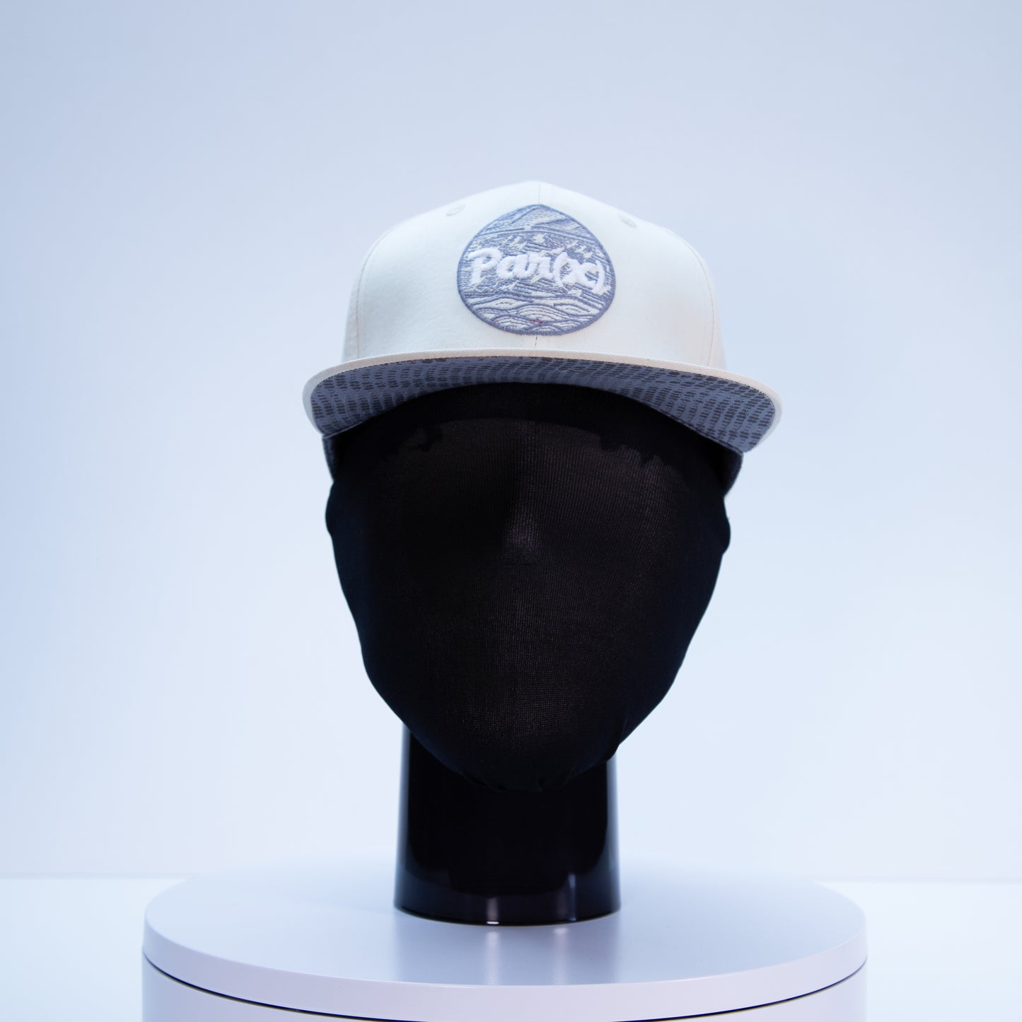 The Jesper with Wave Embroidery